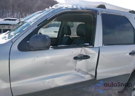 2005 Ford Escape Xlt из США, поврежденный, VIN 1FMYU93125KD17611